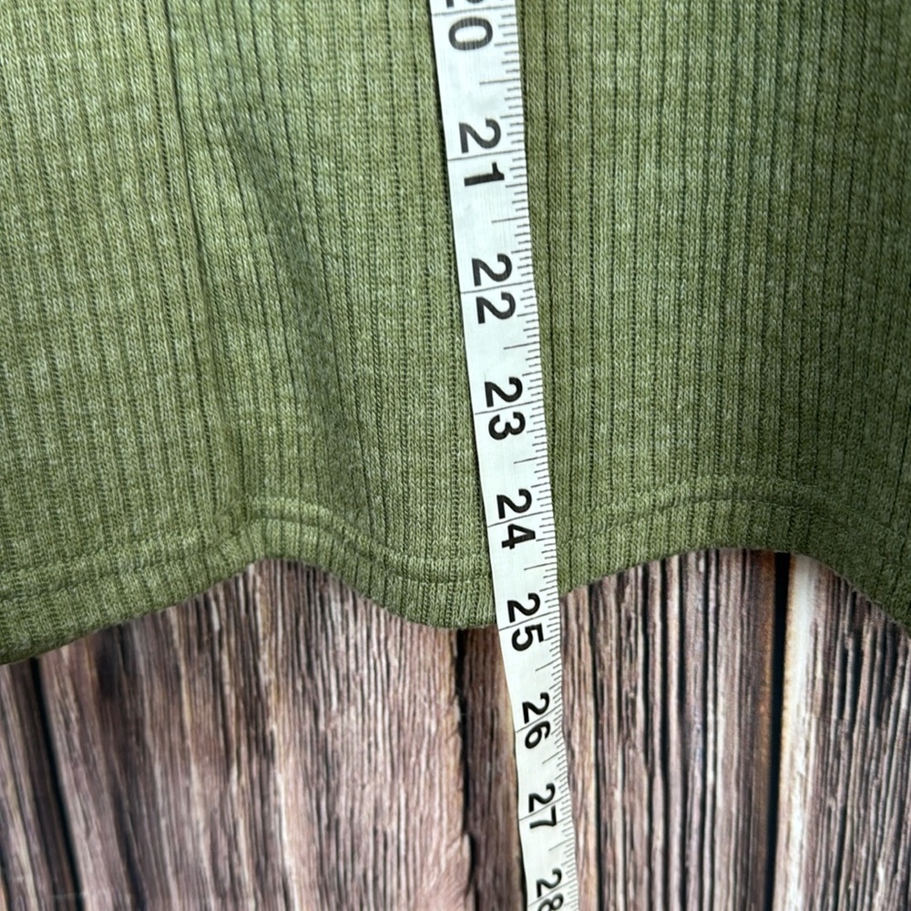 Blu Pepper Oversized Green V Neck Top- Size Large - Picture 5 of 7